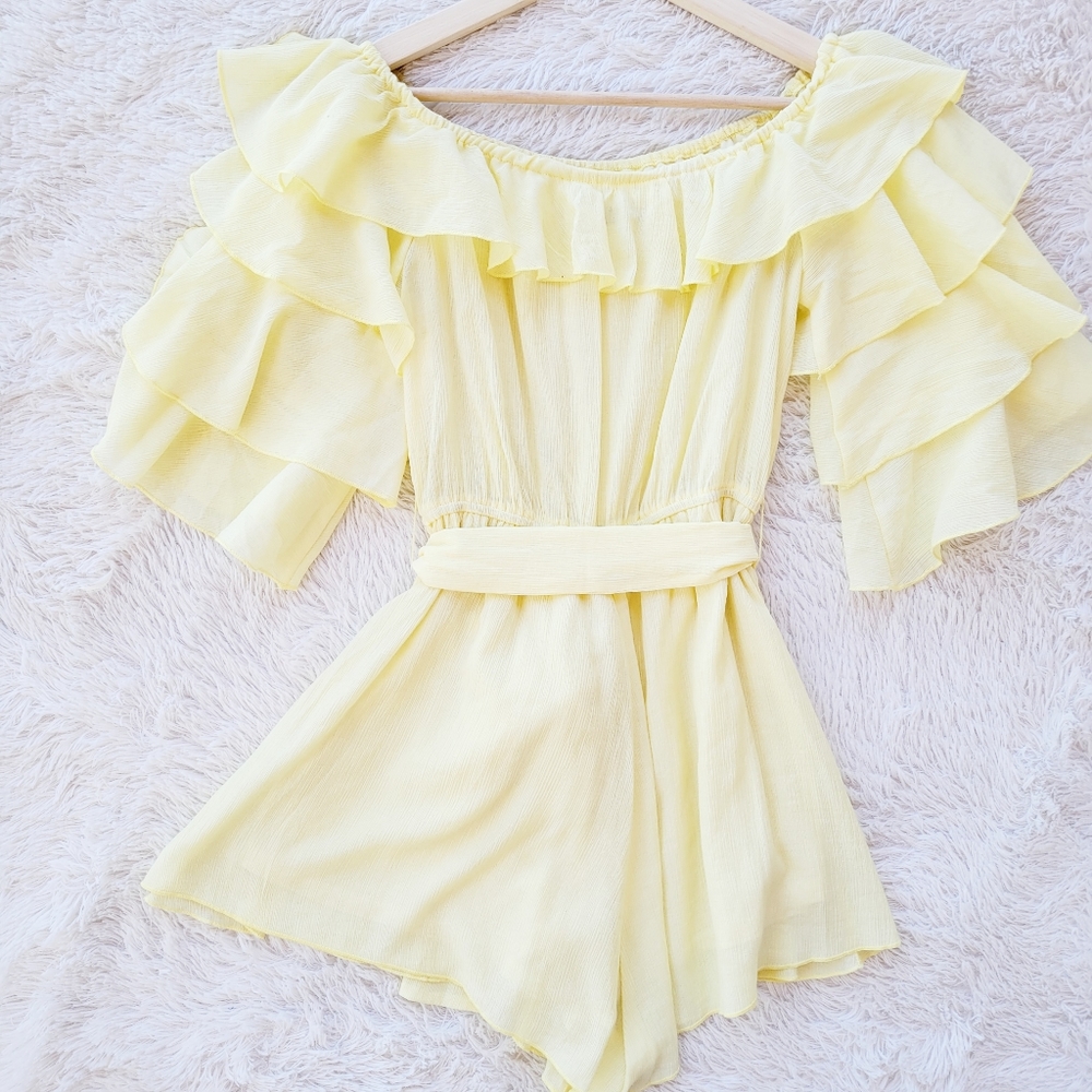 Nasty Gal Move In‎ For The Frill Off the Shoulder Romper - Picture 8 of 8